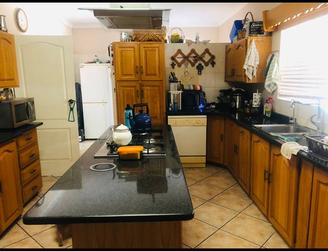 5 BEDROOM HOUSE FOR SALE IN PROTEA PARK